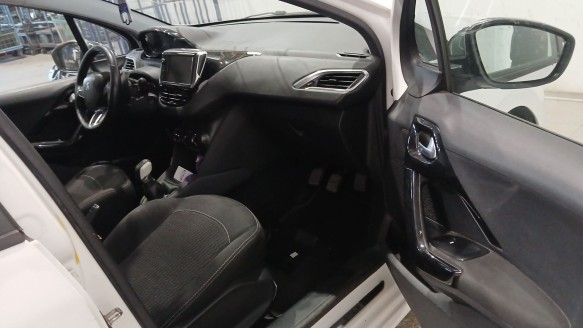 peugeot 208 i (ca_, cc_) 2012- del año 2017