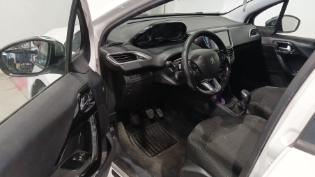 peugeot 208 i (ca_, cc_) 2012- del año 2017