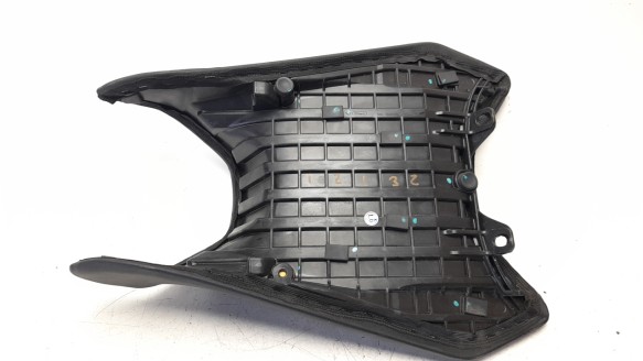 Recambio de asiento para ktm duke - 790 duke l referencia OEM IAM C90707040000  