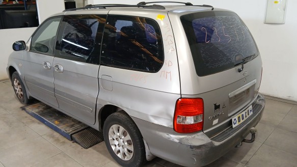 kia carnival ii (gq) 1999-2007 del año 2004