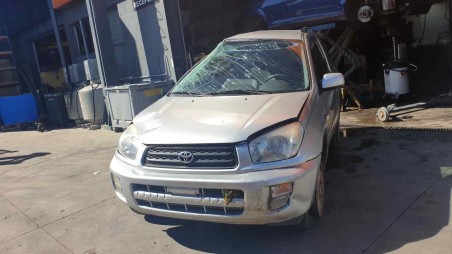 toyota rav 4 (a2) 2000-2006 del año 2001