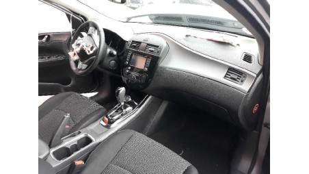 nissan pulsar (c13) 2014-2018 del año 2016