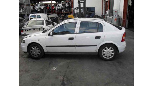 opel astra g berlina 1998-2004 del año 2000