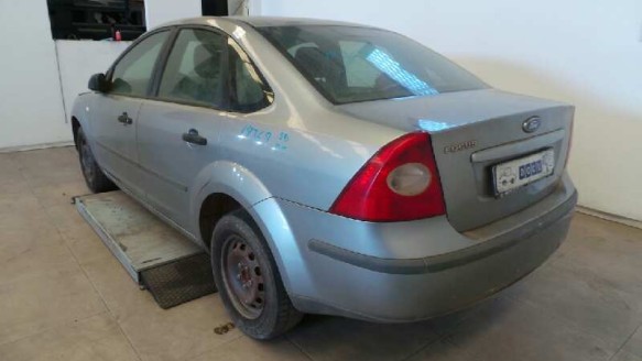 ford focus berlina (cap) 2004-2007 del año 2005