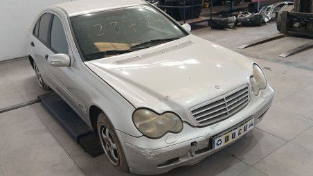 mercedes-benz clase c (w203) 2000-2007 del año 2004