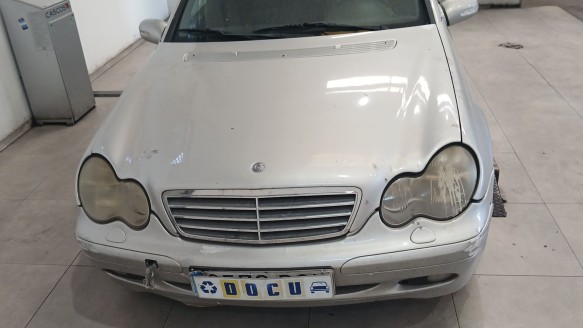 mercedes-benz clase c (w203) 2000-2007 del año 2004