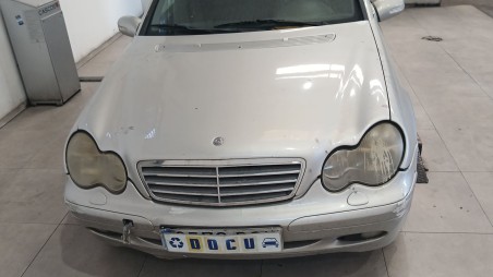 mercedes-benz clase c (w203) 2000-2007 del año 2004