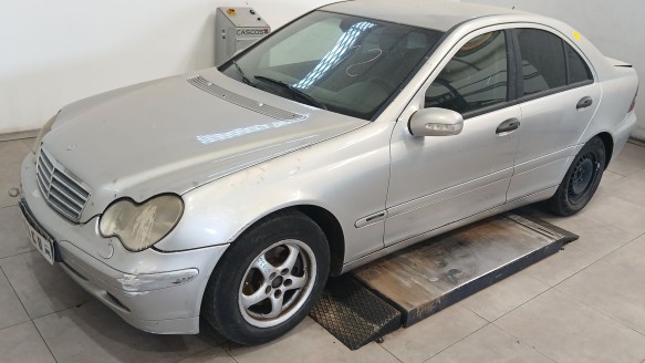 mercedes-benz clase c (w203) 2000-2007 del año 2004