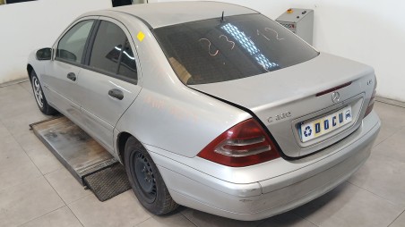 mercedes-benz clase c (w203) 2000-2007 del año 2004