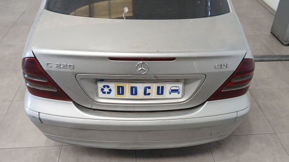mercedes-benz clase c (w203) 2000-2007 del año 2004