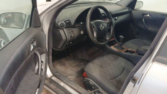 mercedes-benz clase c (w203) 2000-2007 del año 2004