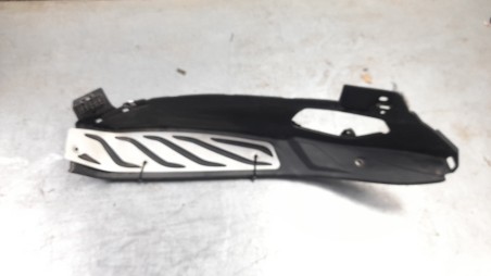 Recambio de moldura para piaggio (vespa) mp3 400 hpe 2021- referencia OEM IAM 1352395  