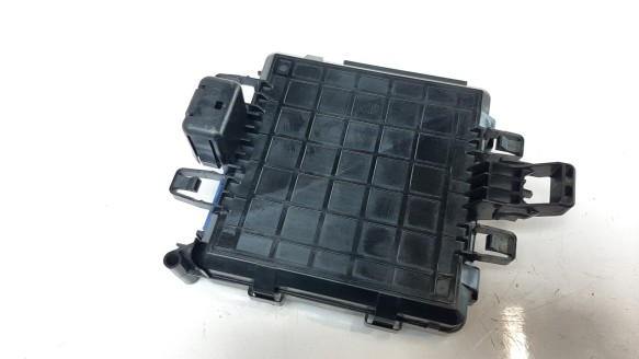 Recambio de modulo electronico para mazda 3 sedán (bp) 2019- referencia OEM IAM D41S675Z0  