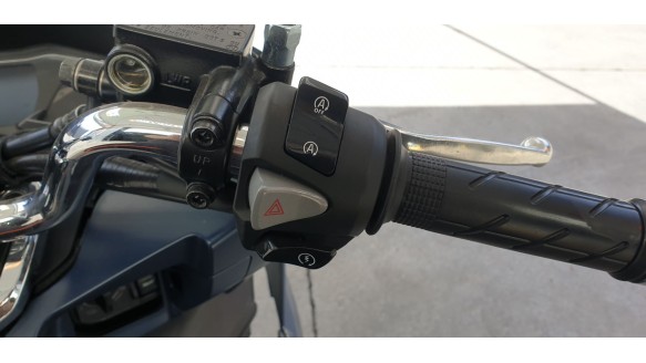 Recambio de piña luces derecha para honda pcx 125 2020- referencia OEM IAM 35160K1ZJ12  