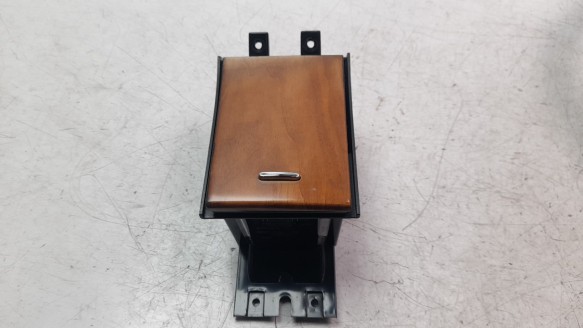 Recambio de cenicero para jaguar xf 2007-2015 3.0 v6 24v cat referencia OEM IAM AX23045H72A  