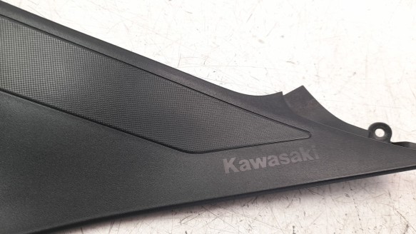 Recambio de moldura para kawasaki ninja 400 2017- referencia OEM IAM 530650042  