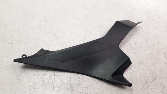 Recambio de moldura para kawasaki ninja 400 2017- referencia OEM IAM 530650043  