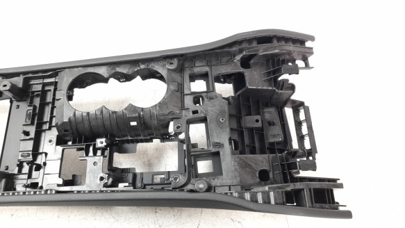 Recambio de consola central para audi q7 4mg 2019- referencia OEM IAM 4M8863244F  