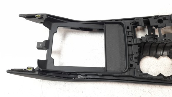 Recambio de consola central para audi q7 4mg 2019- referencia OEM IAM 4M8863244F  