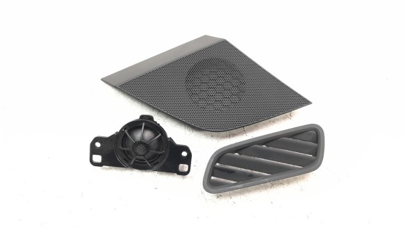 Recambio de moldura para audi q7 4mg 2019- referencia OEM IAM 4M0035399  