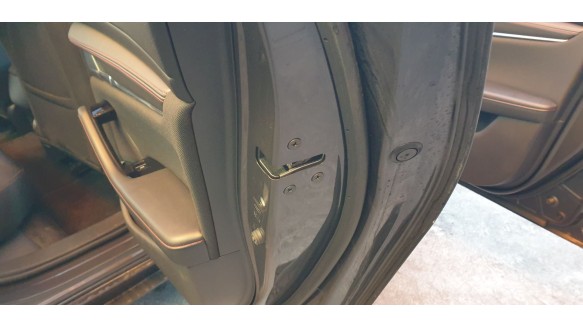 Recambio de cerradura puerta trasera derecha para mazda 3 berlina (bp) 2019- evolution referencia OEM IAM BDMC72310B  