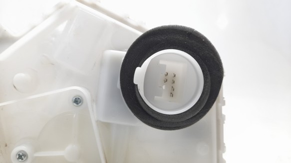 Recambio de cerradura puerta trasera derecha para mazda 3 berlina (bp) 2019- evolution referencia OEM IAM BDMC72310B  