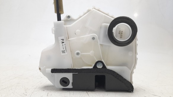 Recambio de cerradura puerta trasera derecha para mazda 3 berlina (bp) 2019- evolution referencia OEM IAM BDMC72310B  