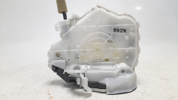 Recambio de cerradura puerta trasera izquierda para mazda 3 berlina (bp) 2019- evolution referencia OEM IAM BDMC73310B  