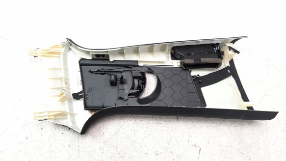 Recambio de moldura para audi q7 4mg 2019- referencia OEM IAM 4M0867243FK23  