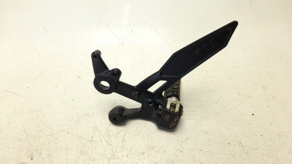 Recambio de estribo lateral para ktm duke - 790 duke l referencia OEM IAM C90703039000C1  