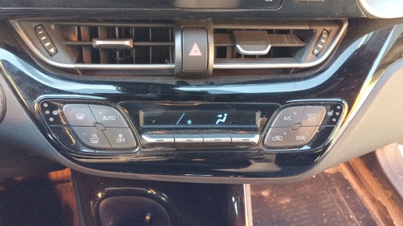 Recambio de mando climatizador para toyota c-hr 2016- hybrid active referencia OEM IAM 55900F4031  