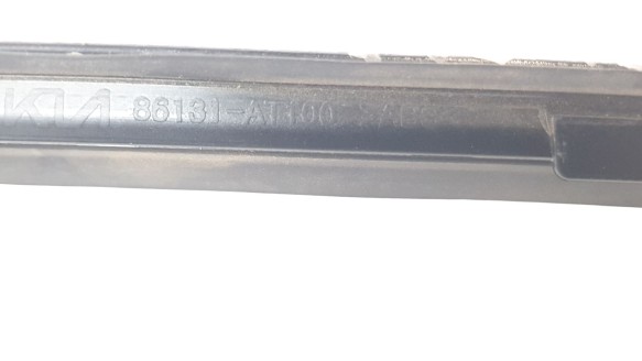 Recambio de moldura para kia niro 2016- referencia OEM IAM 86131AT100  