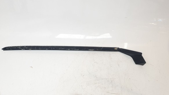 Recambio de moldura para kia niro 2016- referencia OEM IAM 86131AT100  