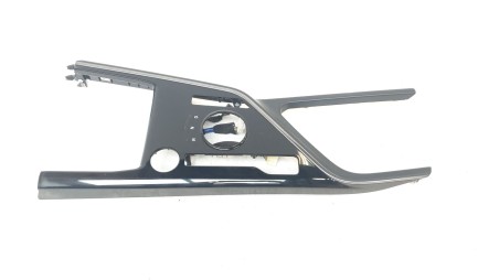 Recambio de moldura para kia niro 2016- referencia OEM IAM 84605AT000  