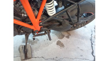 Recambio de estribera derecha para ktm super duke - 1290 super duke r referencia OEM IAM 6130303910033S   2