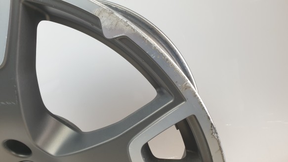 Recambio de llanta para maserati levante suv (m161) 2016- 3.0 d q4 referencia OEM IAM 670044701  