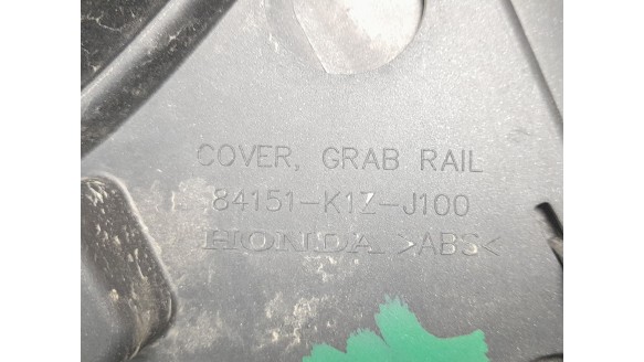 Recambio de agarradera trasera para honda pcx 125 2020- referencia OEM IAM 84100K97T00  