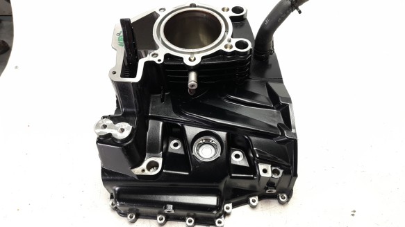 Recambio de carter derecho para bmw r 1200 r 2015-2019 r 1200 r referencia OEM IAM 11008554888  