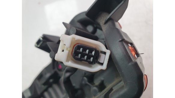 Recambio de piloto trasero central para yamaha tmax 2019- tmax referencia OEM IAM BBW847100000  