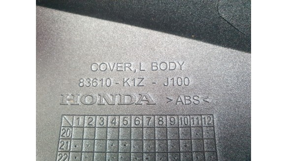 Recambio de moldura para honda pcx 125 2020- referencia OEM IAM 83650K1YJ50ZB  