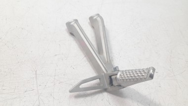 Recambio de estribera derecha para honda cbr 650r 2018- cbr 650r referencia OEM IAM 50750MKND50  