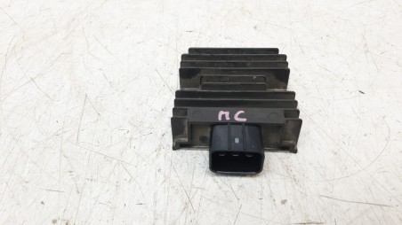 Recambio de regulador de corriente para yamaha tmax 2019- tmax referencia OEM IAM 5VX81960000  