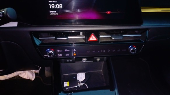 Recambio de mando climatizador para kia niro ii (sg2) 2022- 1.6 gdi hybrid referencia OEM IAM 96540AT000FHV  