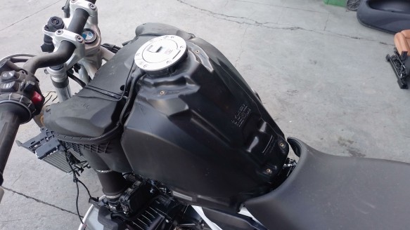 Recambio de deposito combustible para bmw r 1250 - r 1250 gs referencia OEM IAM 16118529311  