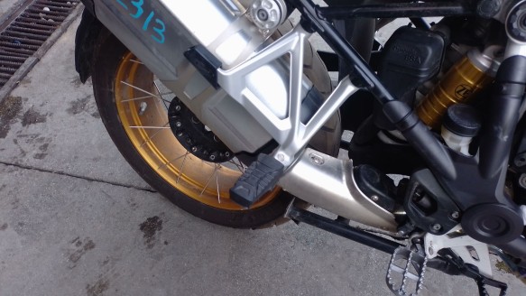 Recambio de estribo lateral para bmw r 1250 - r 1250 gs referencia OEM IAM 46718556264  