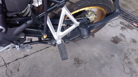 Recambio de estribo lateral para bmw r 1250 - r 1250 gs referencia OEM IAM 46718556264  