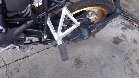 Recambio de estribo lateral para bmw r 1250 - r 1250 gs referencia OEM IAM 46718556264  