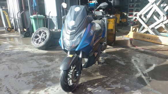 mitt 330 gts - del año 2020