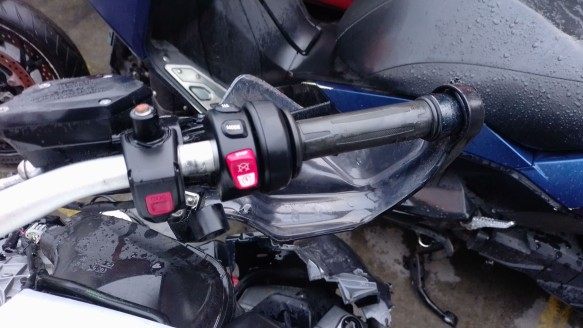 Recambio de piña luces derecha para bmw r 1250 - r 1250 gs referencia OEM IAM 61318394248  