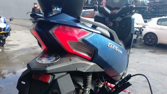 Recambio de piloto trasero derecho para mitt 330 gts - 330 gts referencia OEM IAM PILOTO  